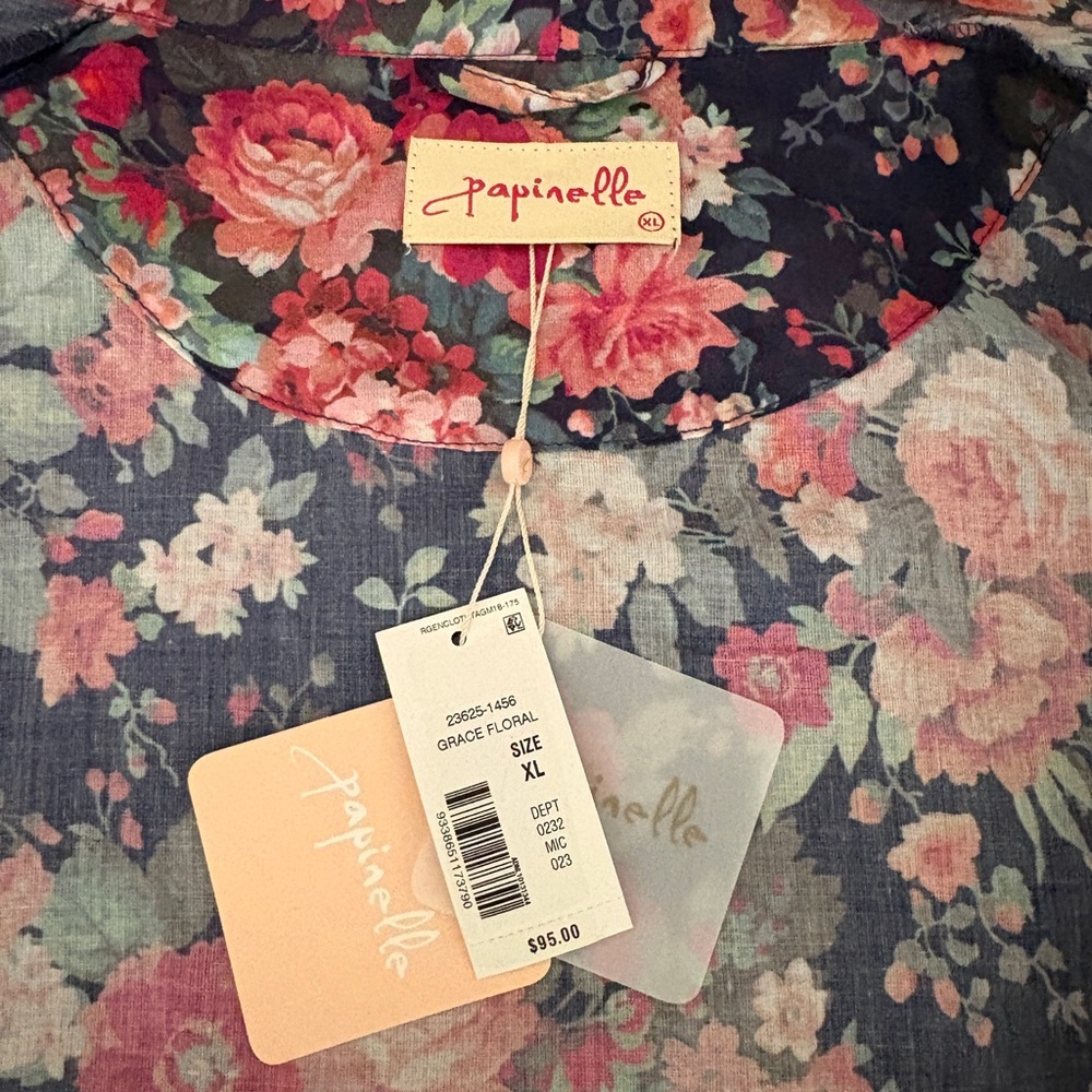 Papinelle Women's Robe and nightgown set. - Picture 9 of 16